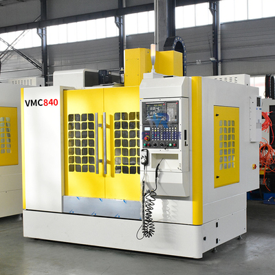 Alto pequeño CNC de la precisión BT40 que muele VMC840 que trabaja a máquina vertical de centro