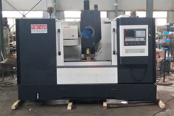 Máquina de fresado de centro de mecanizado vertical CNC VMC420 personalizada 380V 50HZ