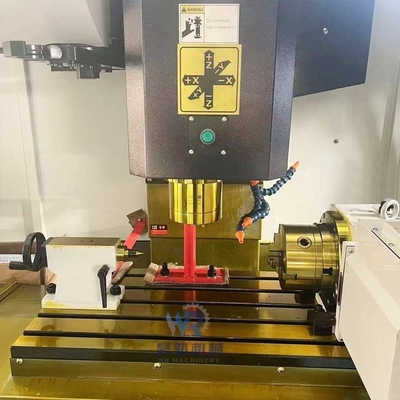 La máquina de fresado por CNC vertical de 4 ejes VMC650