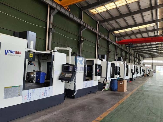 5 Ejes Precisión VMC850 Centro de mecanizado CNC vertical 8000rpm Eje de cambio de herramientas 16/24