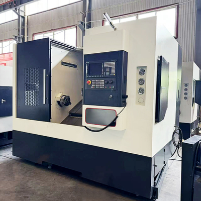 Máquina de torno CNC de 700 mm Z Axis Travel con portaherramientas de 12 estaciones 8 "piezas de trabajo de mandíbula hidráulica