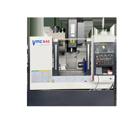 Máquina de centro de mecanizado vertical CNC de cuatro ejes pequeña VMC640